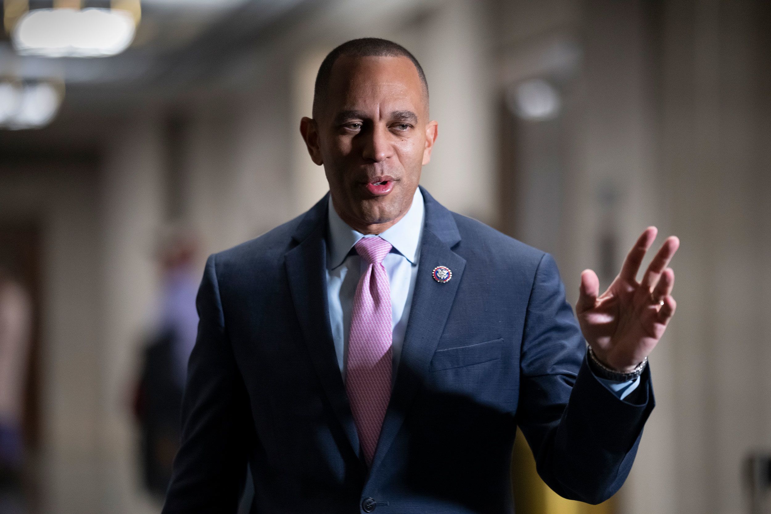 Jeffries Demands Answers After Trump Captures Maduro Without Congressional Approval