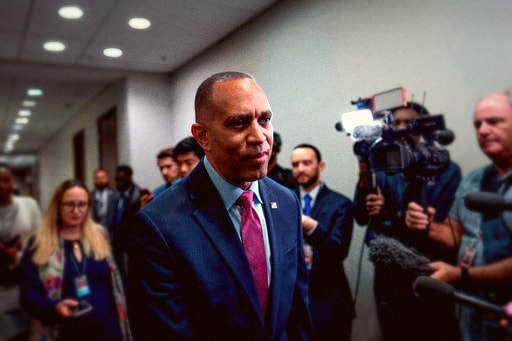 Jeffries Kills Spy Law Expansion Over Trump Intelligence Pick