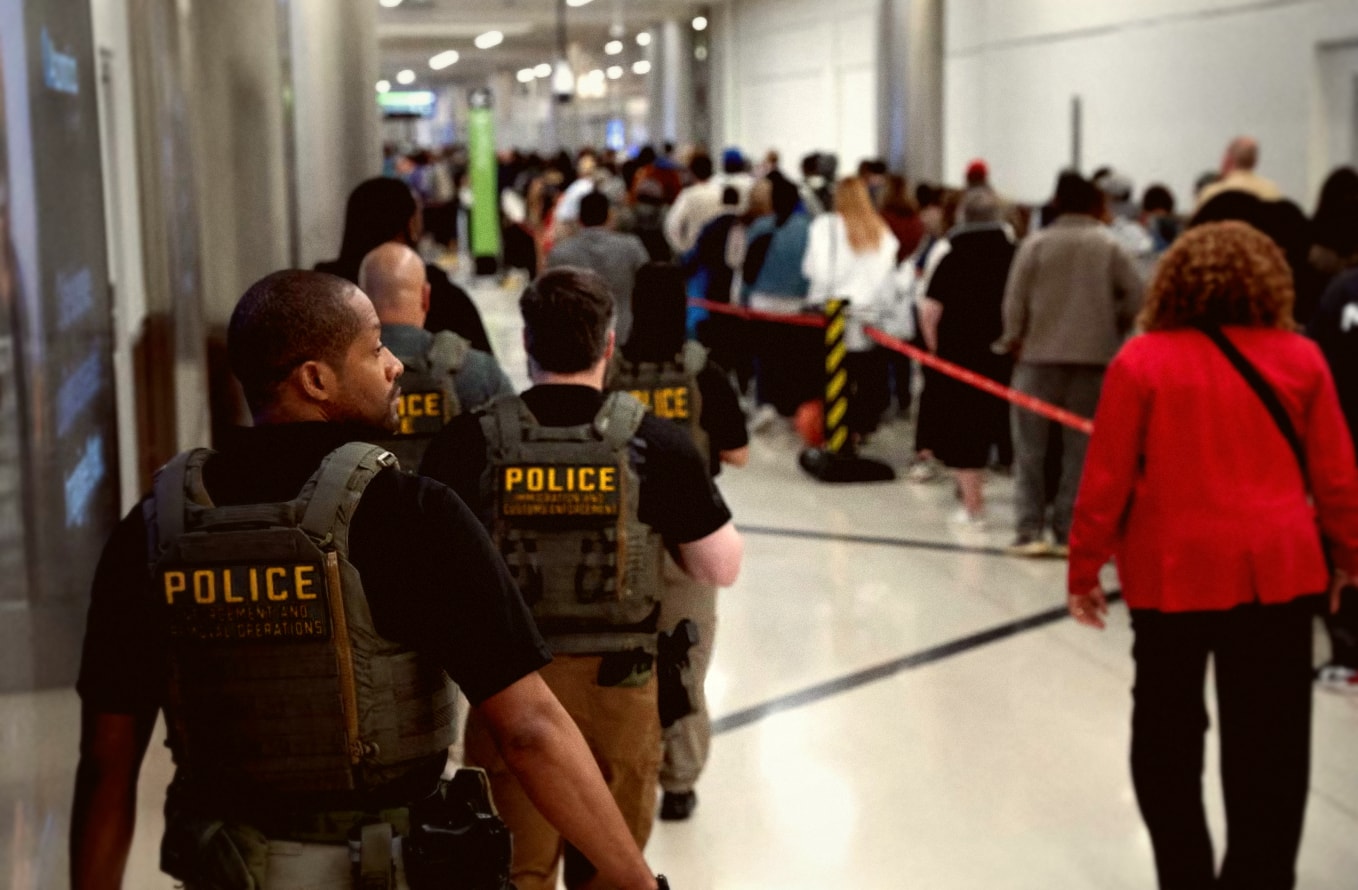 Trump Defends ICE Airport Deployment Amid Government Shutdown