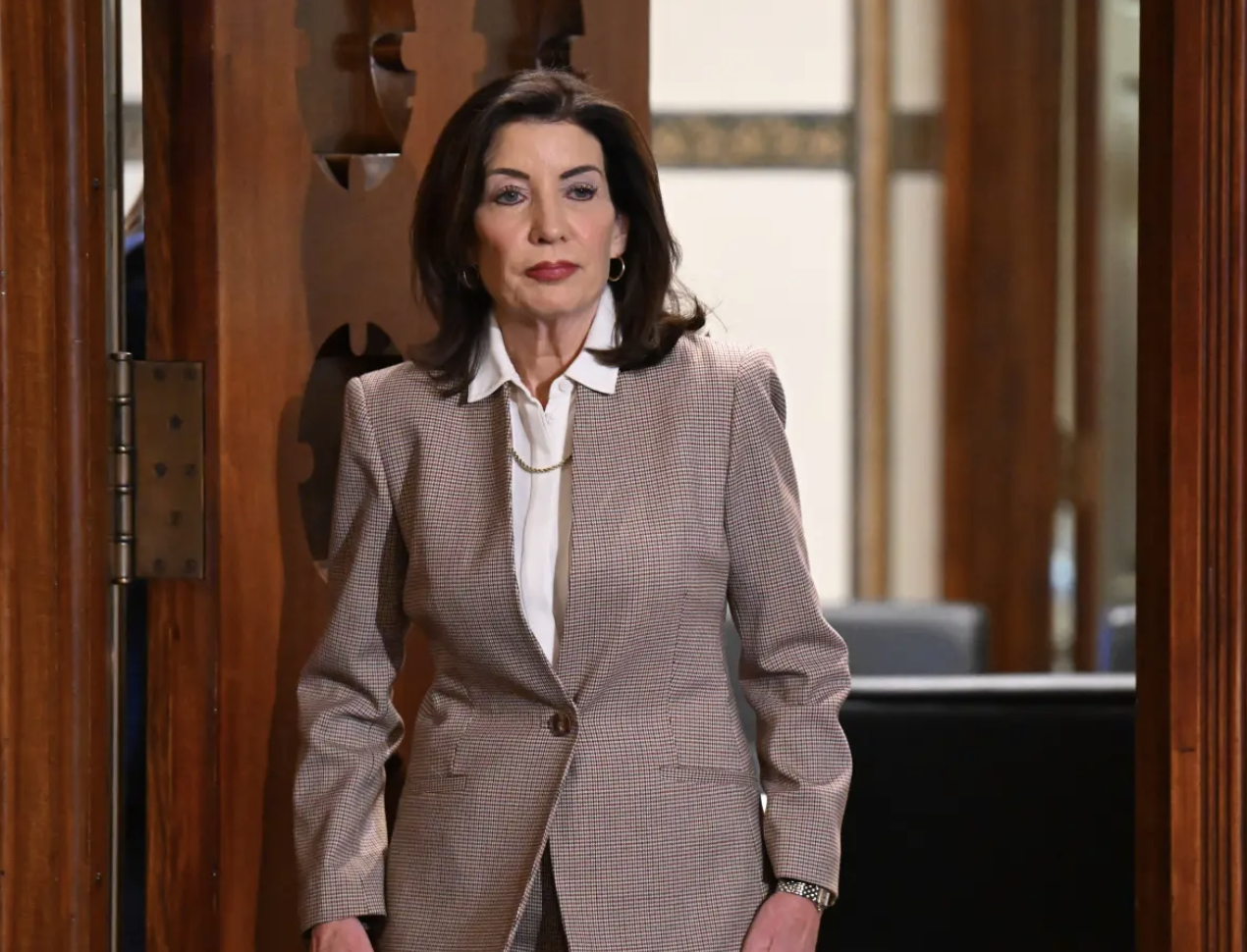 Hochul Considers Lowering Retirement Age to 55 for Public Workers