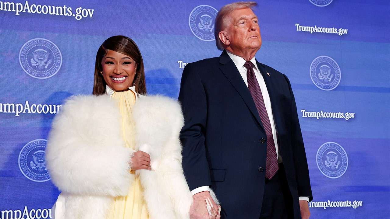 Nicki Minaj Holds Hands with Trump, Calls Herself His 'No. 1 Fan'